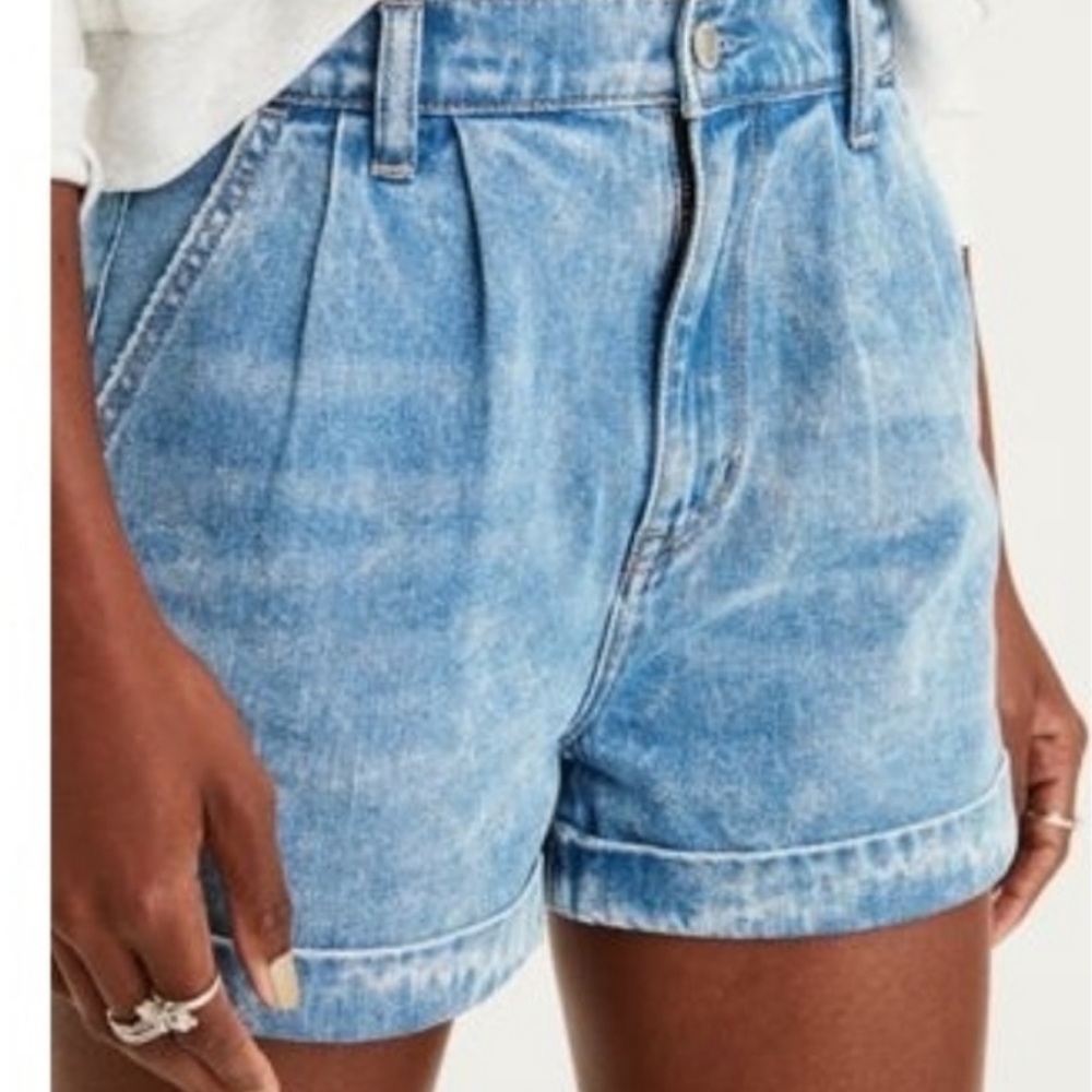 American Eagle Outfitters Mom Shorts - Size 4